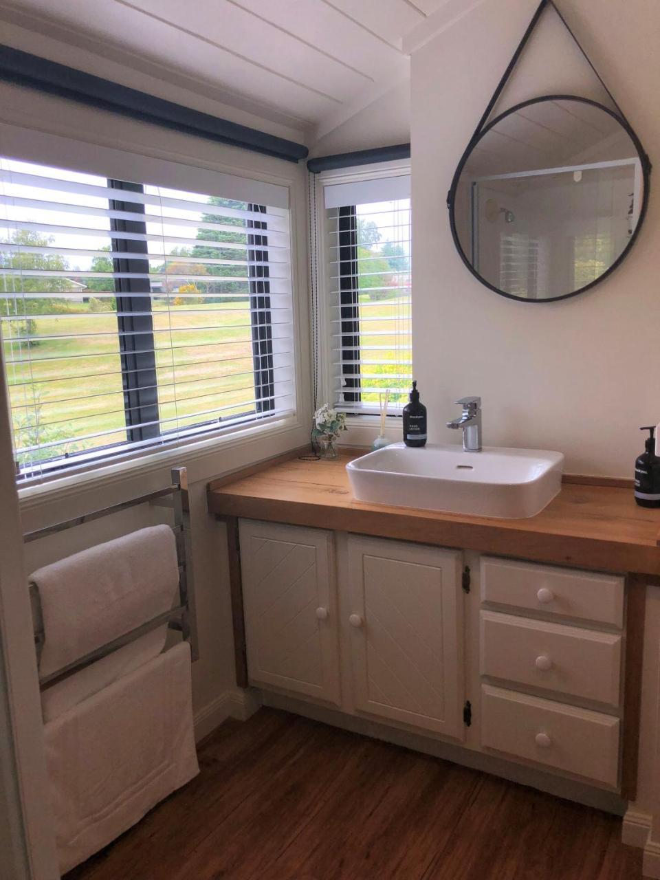 Kinloch Lakeview Lodge - Taupo المظهر الخارجي الصورة